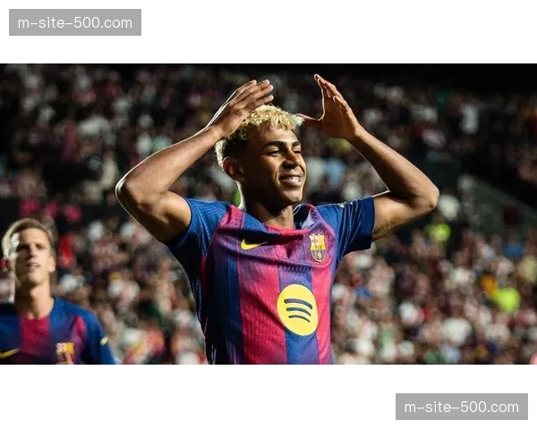 亚马尔戴帽创世纪纪录,巴萨新星六次过人主导大胜